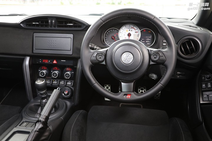 toyota-86-gr-cabin.jpg