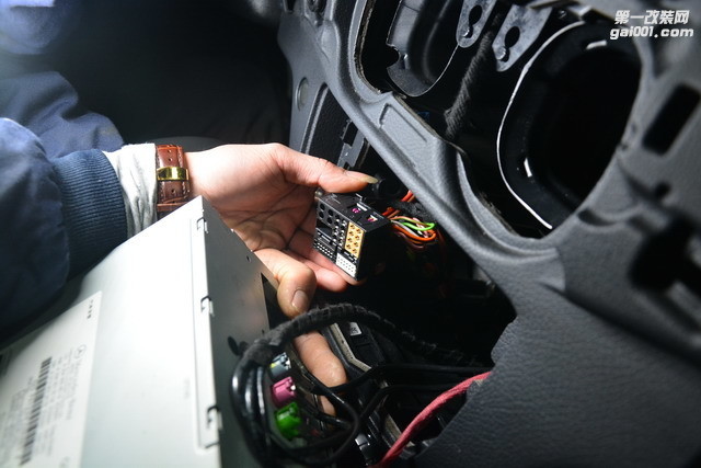 5 优美声456DSP具有专车专用线束，直接与主机对插即可，安装方便.JPG