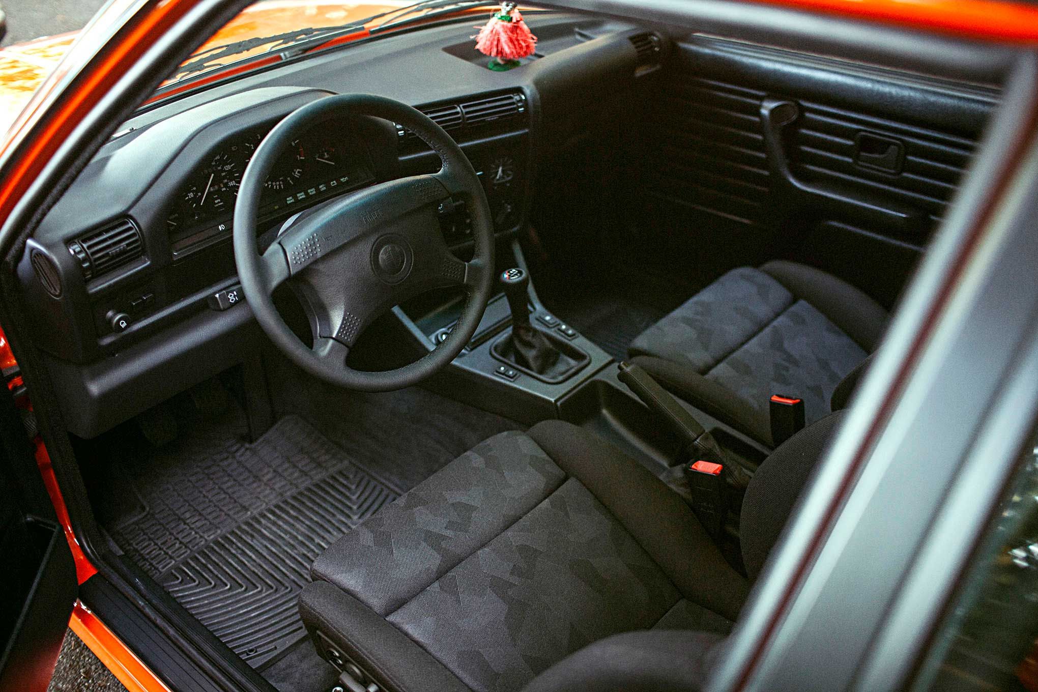 1991-bmw-318is-interior.jpg