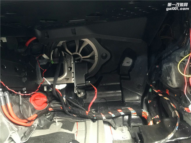 番禺沃富林奔驰E300汽车音响加装FEM480.6处理器 音质细致入微