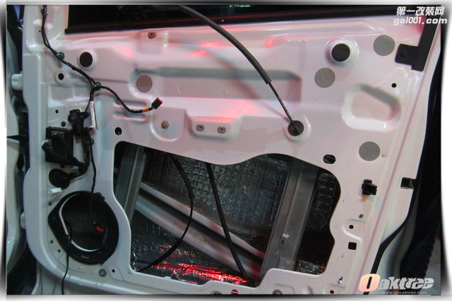 2，使用赛伦科特对汽车门板做第一层的隔音处理，降低门板共振噪声.JPG.jpg