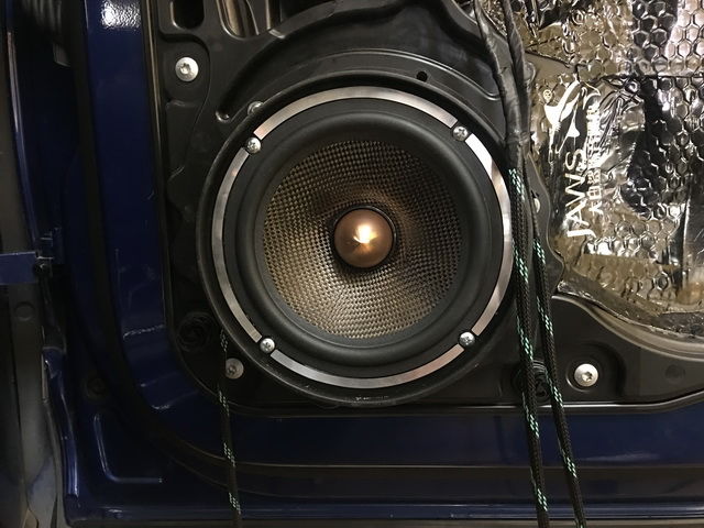 4，芬朗RE-6.2中低音喇叭安装在汽车原位.JPG