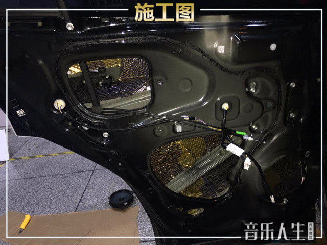 3，使用俄罗斯Auto Fun对汽车门板做第一层的隔音处理，降低门板共振噪声.JPG.jpg