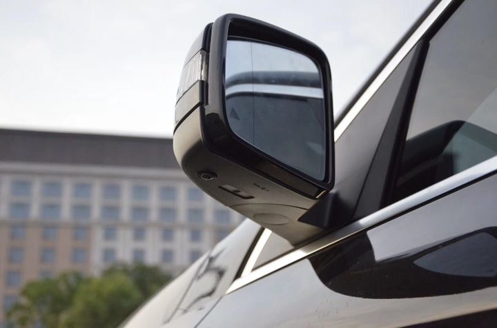 奔驰GLE300加装全景360行车记录仪/原厂氛围灯