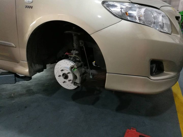 丰田卡罗拉刹车改装原厂高性能ECFRONT打孔划线刹车盘