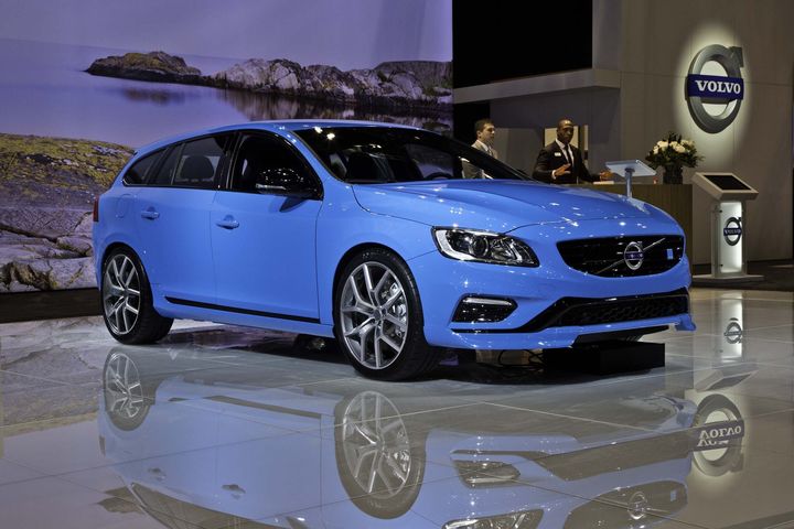 2015-volvo-v60-polestar-front-three-quarters2.jpg