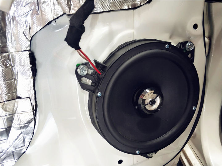 西安丰田酷路泽音响系统改装德国RS能量三分频 汽车隔音