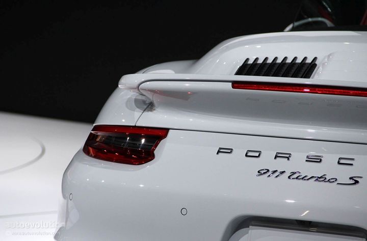 wild-boar-porsche-911-turbo-s-cabriolet-wrap-looks-brutal_23.jpg