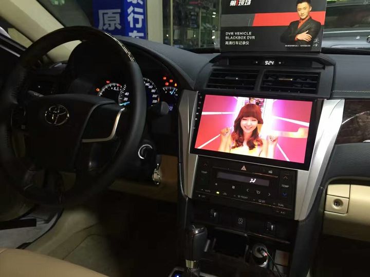 丰田凯美瑞改装安卓大屏导航倒车影像记录仪