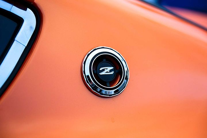 1975-datsun-fairlady-z-gas-filler.jpg