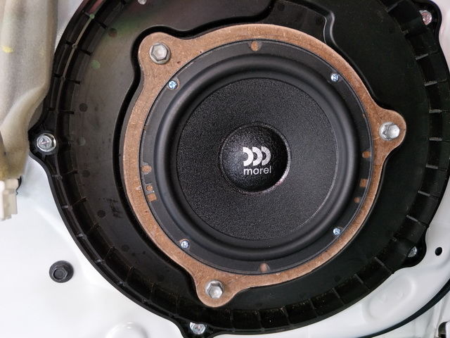 8 摩雷玛仕舞602中低音的安装使用量身定制的木垫圈，让安装更加稳固，也让喇叭有更好.jpg