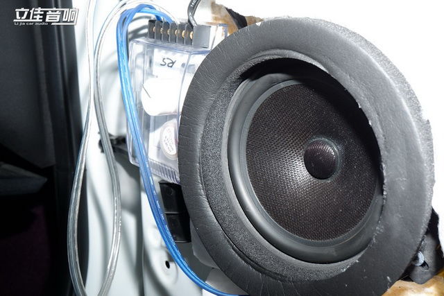 3，德国RS音符165-2中低音喇叭安装在汽车原位.JPG
