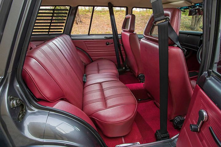 1971-datsun-1600-wagon-factory-rear-seats.jpg