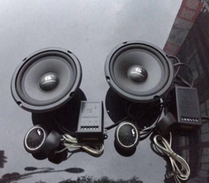 东南菱悦V3音响升级美国RS汽车音响：清晰悦耳的音质效果