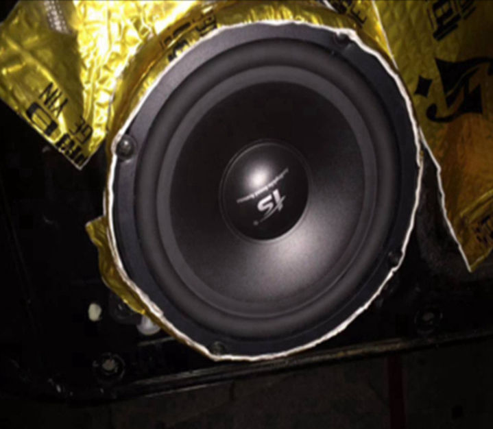 东南菱悦V3音响升级美国RS汽车音响：清晰悦耳的音质效果