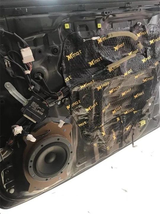 丰田酷路泽改装升级芬朗音响系统