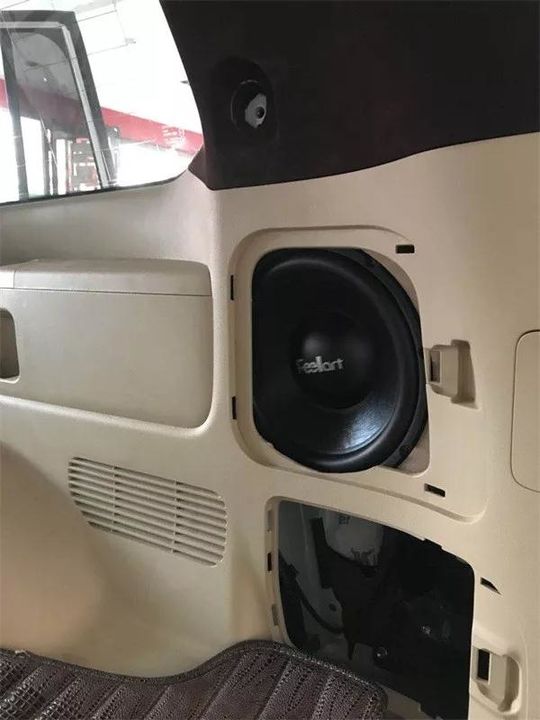 丰田酷路泽改装升级芬朗音响系统