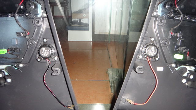 11，摩雷优特声602高音单元安装在后门板饰盖上.JPG