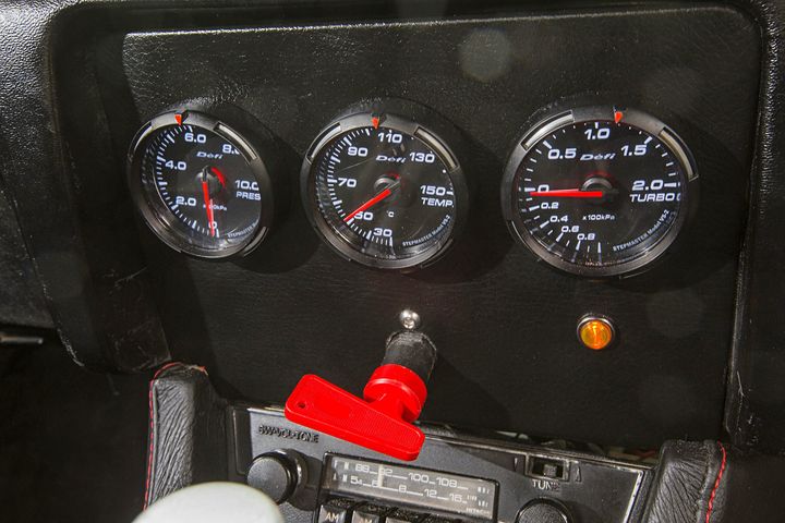 1975-datsun-260z-defi-gauges.jpg