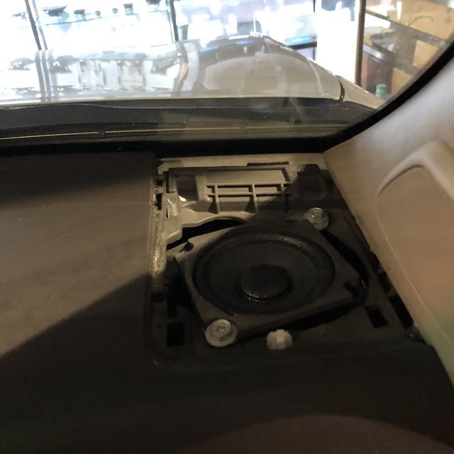 3，RS,音符3分频中音单元安装在汽车仪表台上.JPG