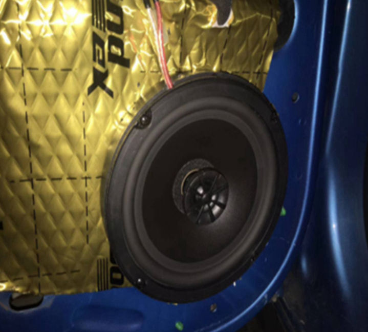 为了让驾乘更惬意，名爵MG3音响改装美国RS汽车音响