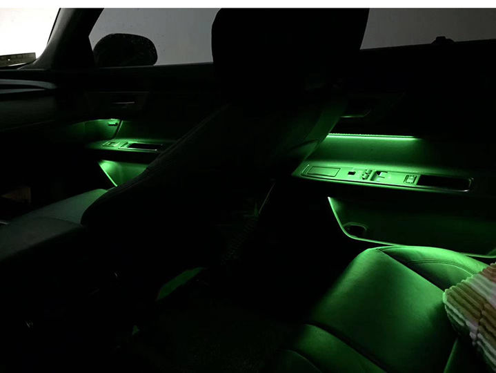 捷豹XFL加装8色氛围灯，颜色可自动调节