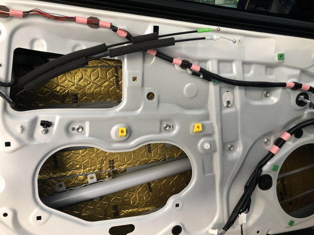 3，使用麦特仕金色隔音对汽车门板做第一层的隔音处理，降低门板共振噪声.jpg.jpg