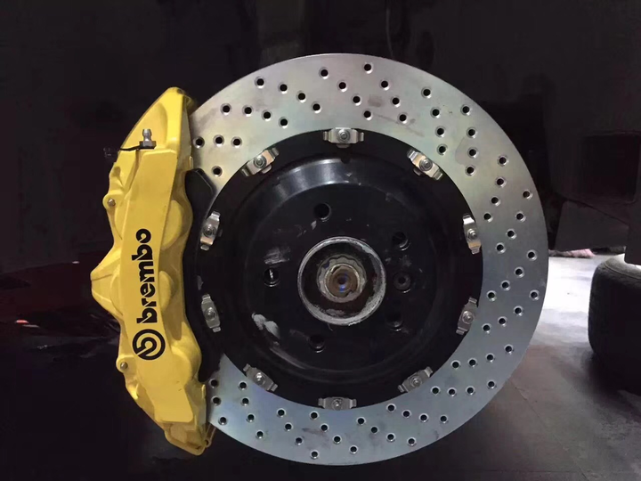 宝马X6改装制动升级全原装BREMBO GT前六后四刹车套装