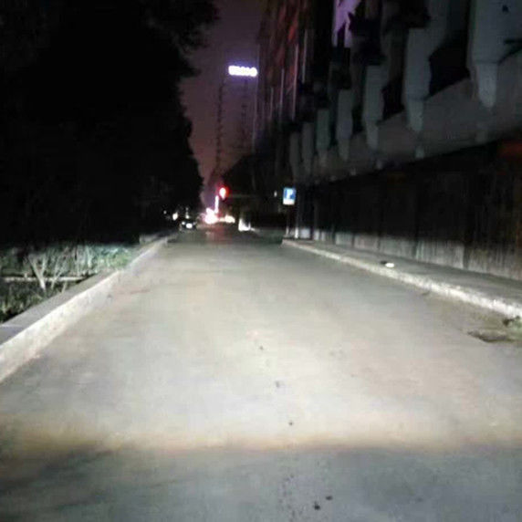 北京汽车大灯改装氙灯改透镜提升亮度黑夜里看的更清
