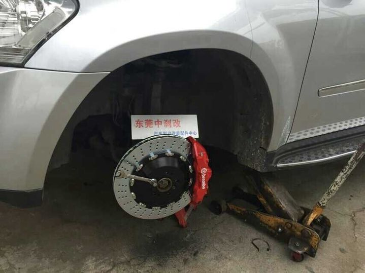 奔驰GL450改装卡钳制动升级BREMBO GT大六活塞刹车套装