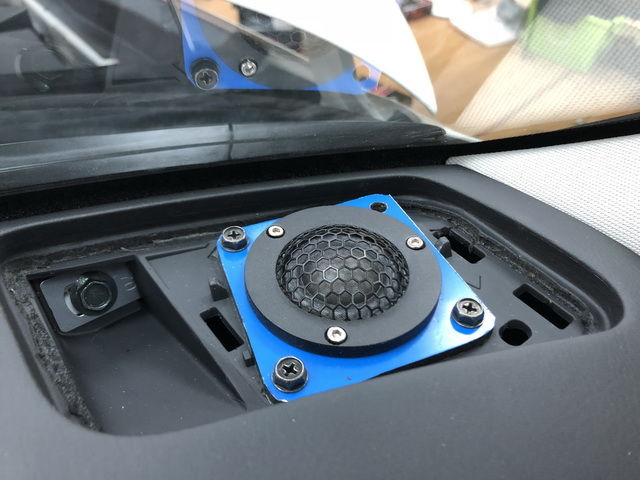 6，芬朗RE-6.3中音安装在汽车仪表台中央.JPG