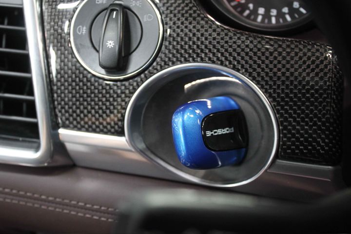 （聚拓汽车）panamera升级原厂运动排气+炫彩假钥匙