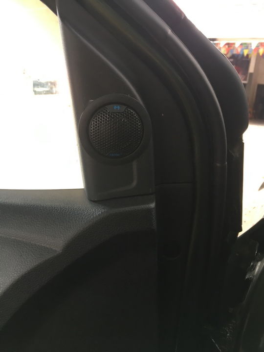8 前声场升级的艾索特MD165高音喇叭安装在三角位处.jpg