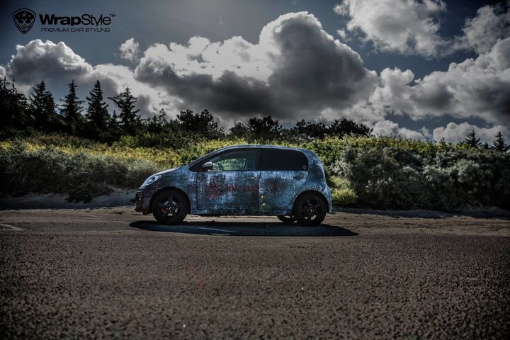 vw-up-rust-wrap-and-sexy-photo-shoot-are-confusing_10.jpg