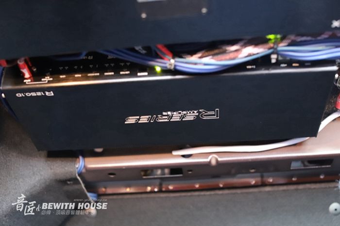 奔驰E300音响改装必伟三分频套装 (19).jpg