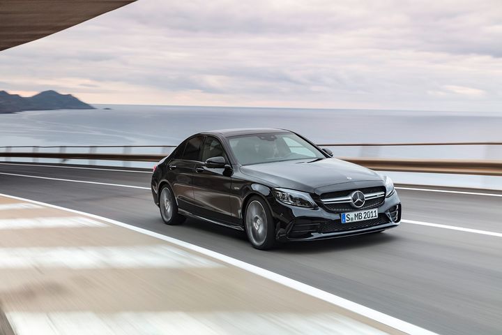 2019-mercedes-amg-c-class-04.jpg