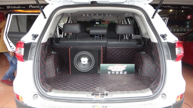 8，十寸JBL低音通过引线方式安装在汽车尾箱.JPG