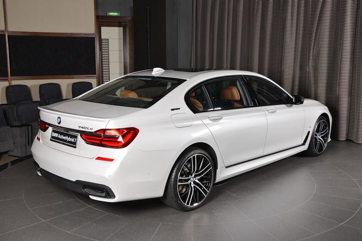 bmw-740e-with-m-sport-goodies-in-abu-dhabi-can-t-believe-it-s-a-hybrid_1.jpg