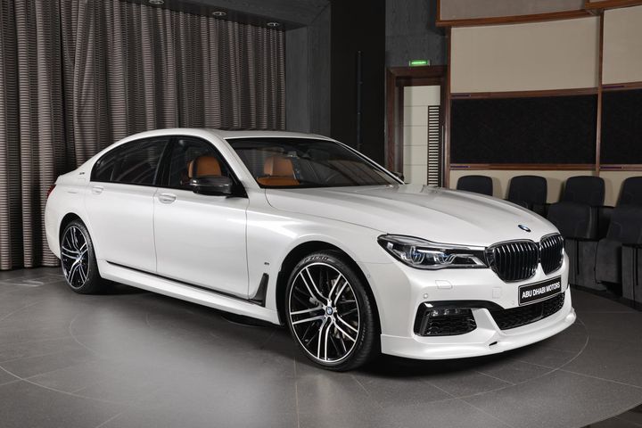 bmw-740e-with-m-sport-goodies-in-abu-dhabi-can-t-believe-it-s-a-hybrid_9.jpg