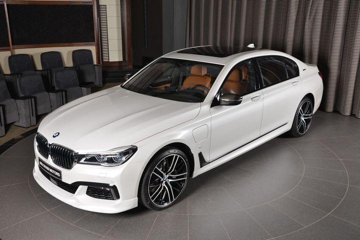 bmw-740e-with-m-sport-goodies-in-abu-dhabi-can-t-believe-it-s-a-hybrid_12.jpg