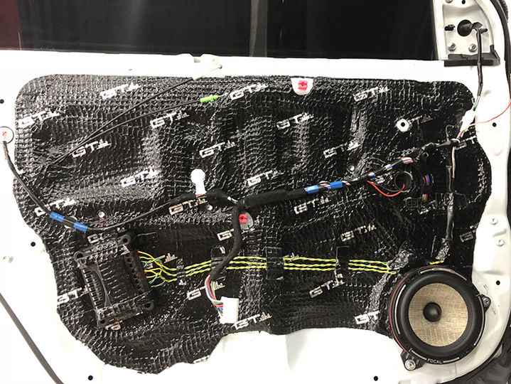 3 使用GT环保隔音材料对门板进行隔音.JPG