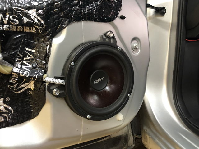 3，芬朗SQ-6.5E中低音喇叭安装在汽车原位.JPG