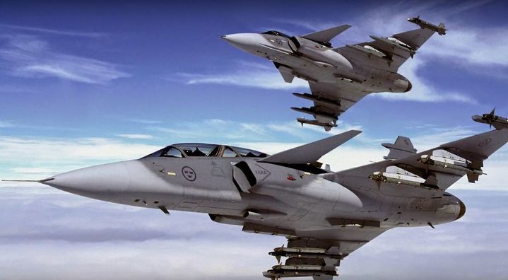 swedish-porsche-panamera-gets-saab-jas-39-gripen-fighter-jet-wrap_6.jpg