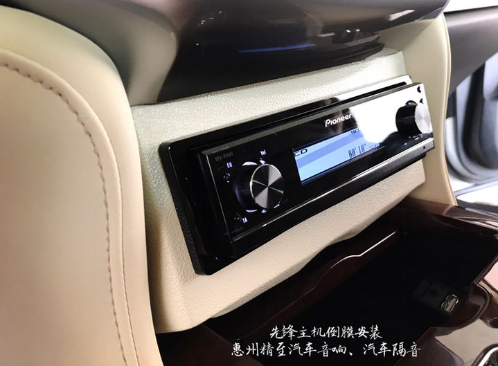 9丰田皇冠加装先锋CD主机倒模安装.JPG