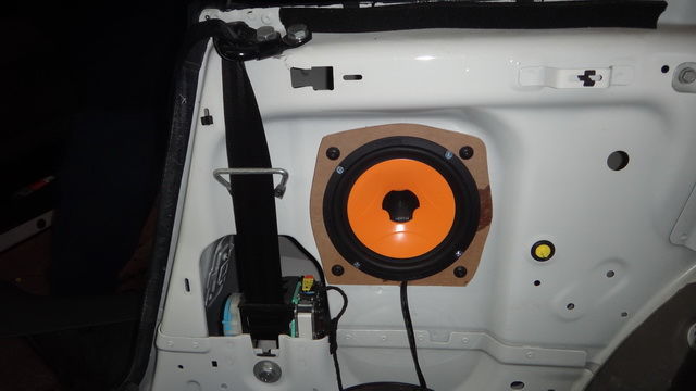 4 意大利赫兹ESK165中低音喇叭安装于后门板上.JPG