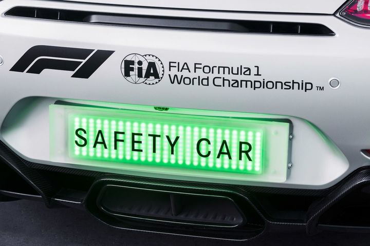 mercedes-amg-official-fia-f1-safety-car-104.jpg