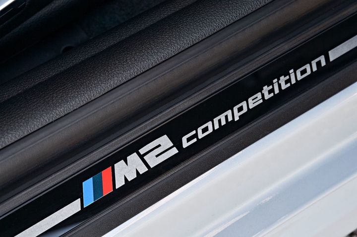 2019-bmw-m2-competition-sill.jpg