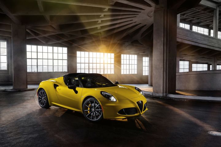 2016-alfa-romeo-4c-spider-front-three-quarter-04.jpg