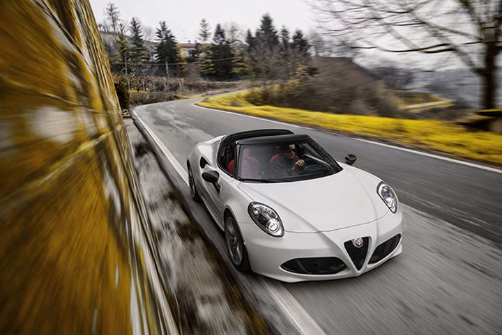 2016-alfa-romeo-4c-spider-front-three-quarter-in-motion-03.jpg