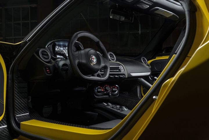 2016-alfa-romeo-4c-spider-interior-driver-side.jpg